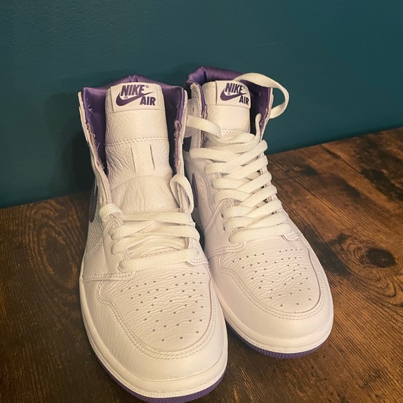 Brand New Jordan 1 High! π - Picture 5 of 5